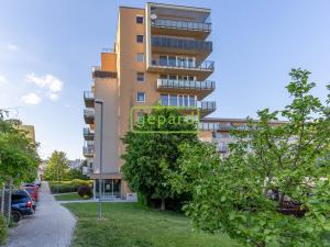 Prodej garážového stání, Praha - Hostivař, náměstí Přátelství, 25 m2