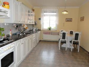 Pronájem rodinného domu, Postoloprty, Marxovo náměstí, 140 m2