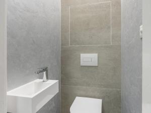 Pronájem bytu 2+kk, Praha - Holešovice, Dělnická, 52 m2
