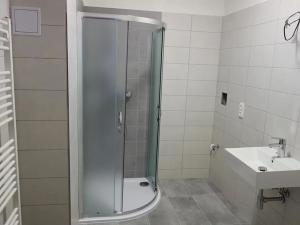 Pronájem výrobních prostor, Praha - Modřany, Hornocholupická, 175 m2