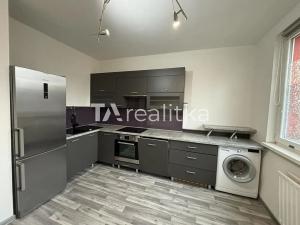 Pronájem bytu 2+kk, Karviná, Divišova, 37 m2