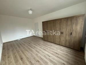 Pronájem bytu 2+kk, Karviná, Divišova, 37 m2