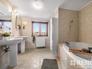 Prodej rodinného domu, Praha - Dolní Počernice, Jana Bílka, 301 m2