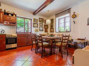 Prodej vícegeneračního domu, Paračov, 388 m2