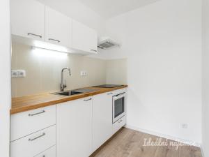 Pronájem bytu 2+kk, Praha - Řepy, Laudova, 33 m2