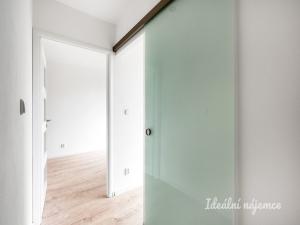 Pronájem bytu 2+kk, Praha - Řepy, Laudova, 33 m2
