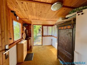 Prodej chaty, Týn nad Vltavou - Hněvkovice na levém břehu Vltavy, 86 m2