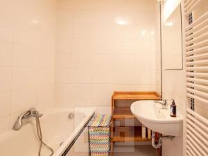 Pronájem bytu 1+kk, Praha - Prosek, Litoměřická, 52 m2