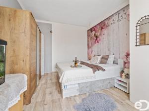 Prodej bytu 2+1, Dvůr Králové nad Labem - Žirecká Podstráň, Žirecká, 49 m2