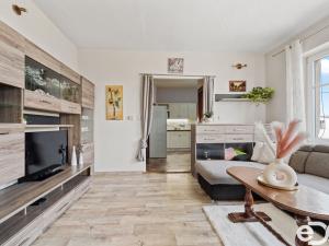 Prodej bytu 2+1, Dvůr Králové nad Labem - Žirecká Podstráň, Žirecká, 49 m2