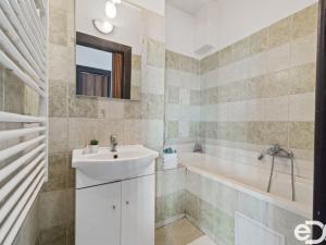 Prodej bytu 2+1, Dvůr Králové nad Labem - Žirecká Podstráň, Žirecká, 49 m2