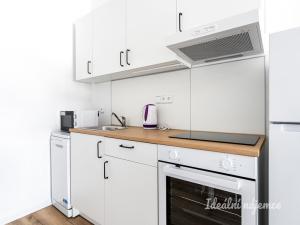 Pronájem bytu 1+kk, Praha - Kyje, Za černým mostem, 27 m2