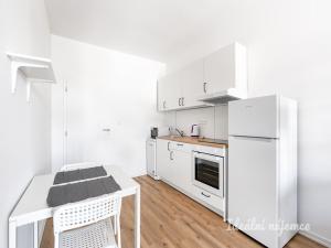 Pronájem bytu 1+kk, Praha - Kyje, Za černým mostem, 27 m2