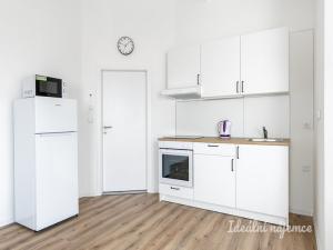 Pronájem bytu 2+kk, Praha - Kyje, Za černým mostem, 65 m2