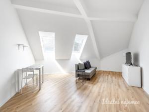 Pronájem bytu 2+kk, Praha - Kyje, Za černým mostem, 65 m2