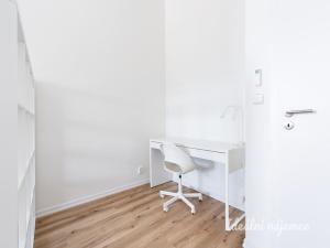 Pronájem bytu 2+kk, Praha - Kyje, Za černým mostem, 65 m2