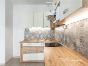Pronájem bytu 2+kk, Praha - Bohnice, Pekařova, 47 m2