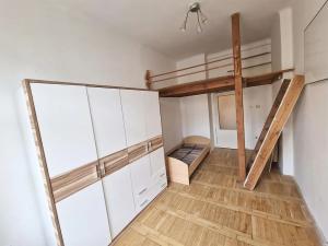 Pronájem bytu 1+1, Praha - Nusle, Jaromírova, 37 m2