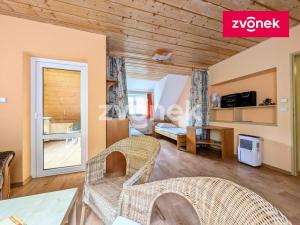 Prodej chaty, Velké Karlovice, 200 m2