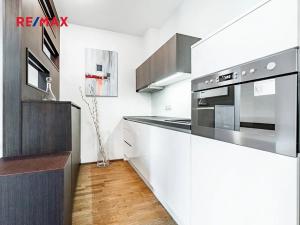 Prodej bytu 1+kk, Praha - Žižkov, Olšanská, 37 m2