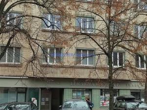 Pronájem garáže, Hradec Králové, třída Karla IV., 18 m2