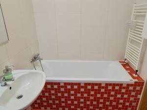 Pronájem bytu 2+kk, Praha - Smíchov, Ostrovského, 49 m2