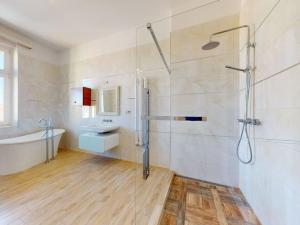 Prodej bytu 2+kk, Karlovy Vary, Svahová, 77 m2