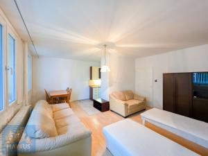 Pronájem bytu 1+kk, Praha - Troja, Glowackého, 40 m2