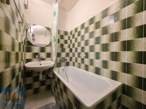 Pronájem bytu 1+kk, Praha - Troja, Glowackého, 40 m2