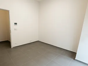 Pronájem obchodního prostoru, Praha - Vinohrady, Římská, 18 m2