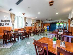 Pronájem restaurace, Letiny, 646 m2