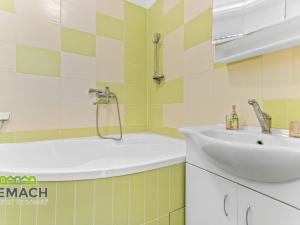 Pronájem bytu 2+1, Náchod, Na Hamrech, 56 m2
