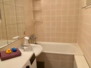 Pronájem bytu 2+kk, Praha - Kyje, Manželů Dostálových, 40 m2