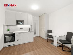 Pronájem bytu 1+kk, Praha - Hloubětín, U Tesly, 30 m2