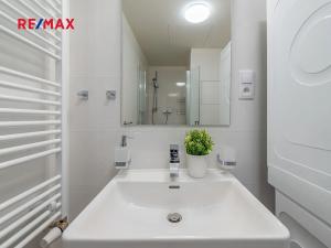Pronájem bytu 1+kk, Praha - Hloubětín, U Tesly, 30 m2
