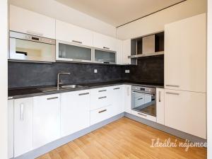 Pronájem bytu 2+kk, Praha - Vysočany, Sousedíkova, 57 m2