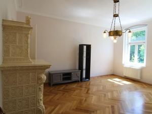Prodej bytu 2+kk, Karlovy Vary, Svahová, 77 m2