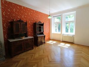 Prodej bytu 2+kk, Karlovy Vary, Svahová, 77 m2
