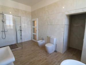 Prodej bytu 2+kk, Karlovy Vary, Svahová, 77 m2
