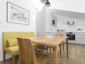 Pronájem bytu 2+kk, Praha - Libeň, Heydukova, 61 m2