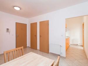 Pronájem bytu 2+1, Praha - Suchdol, Suchdolské náměstí, 58 m2