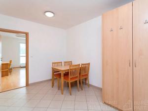 Pronájem bytu 2+1, Praha - Suchdol, Suchdolské náměstí, 58 m2