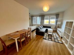 Pronájem bytu 1+kk, Praha - Černý Most, Rudolfa Holeky, 36 m2