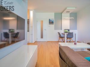 Pronájem bytu 2+kk, Praha - Troja, Hnězdenská, 39 m2
