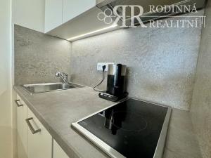 Prodej bytu 1+kk, Praha, Peroutkova, 24 m2