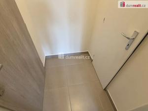 Pronájem bytu 1+kk, Praha - Smíchov, Na Skalce, 28 m2