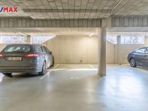Pronájem garážového stání, Praha - Žižkov, Jeseniova, 13 m2