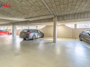 Pronájem garážového stání, Praha - Žižkov, Jeseniova, 13 m2