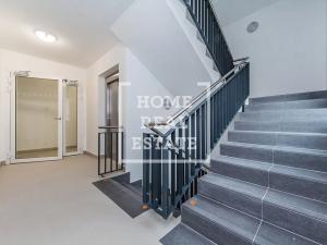 Prodej garážového stání, Praha - Smíchov, Pod Barvířkou, 32 m2