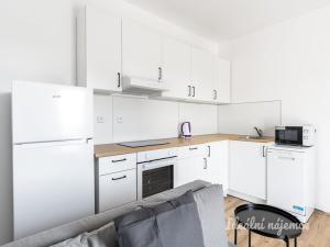 Pronájem bytu 2+kk, Praha - Kyje, Za černým mostem, 37 m2